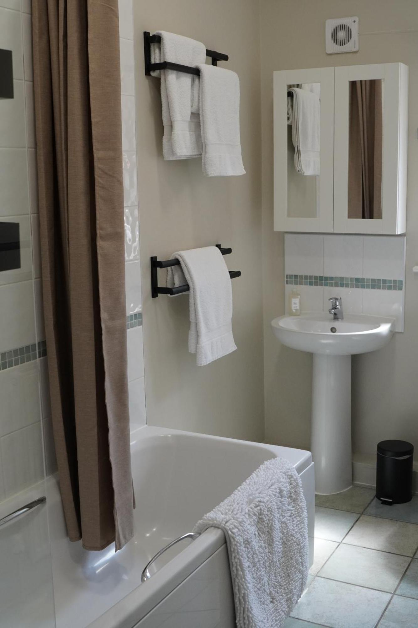 Hook Farm Cottages Royal Wootton Bassett Eksteriør billede
